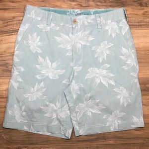 IZOD mens saltwater shorts size 32 teal